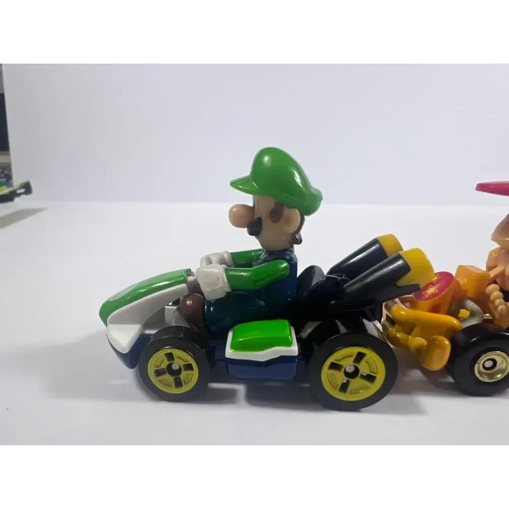 Hot Wheels Mario Kart Lot - Luigi, Diddy Kong & Princess Peach Die-Cast Cars
